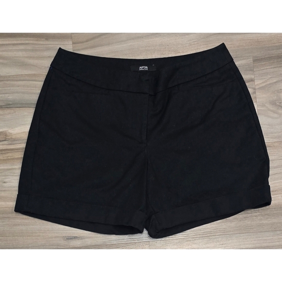 Apt. 9 Black Shorts with Cuffed Hem Size 8 - Picture 1 of 8